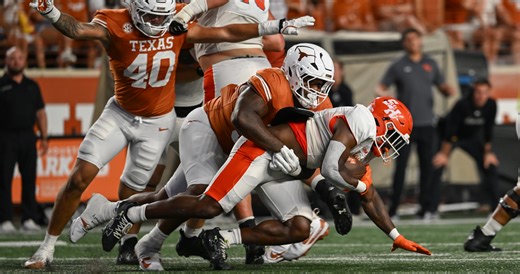 Texas defensive lineman Lavon Johnson plans to enter NCAA transfer portal