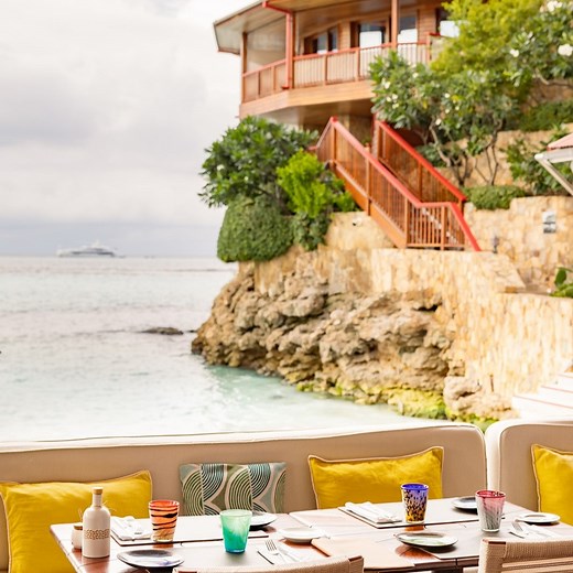 Escape to the Sand Bar, where St Barths' character meets laid-back beach bar, for an exquisite dining experience. 🏖🍤🥂 | Eden Rock - St Barths