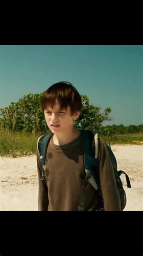 The boy and the dolphin became friends.#foryou #movie #usa #fyp