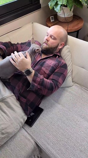 BAKLAVA C'est parti pour une recette avec le miel et les noix de ma ferme ! Résultat : Un DELICE ! Il s'agit ici de la version turque d'une recette qui se veut à la fois Turque, grecque, marocaine, tunisienne, algérienne avec les variantes que chaque pays apporte ! #recette #patisserie #gateau #baklava #ferme #autonomie #faitmaison #miel | Terence Groos - Le Domaine des Simples