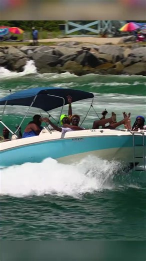 Caption This Video🤦🏾🤷🏾🤣 (Via: @Wavyboats) #boating #boatlife #overload #Titanic | Plug Nation Media LLC