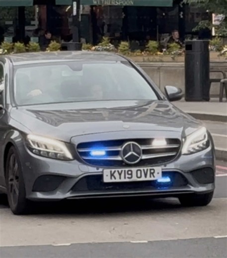 #metropolitanpolice | Covert 2019 (19) plate Mercedes Benz C class responding through Elephant and Castle to an operation with multiple other covert vehicles. This vehicle is used by a Specialist Covert Division. #feds #covert #police