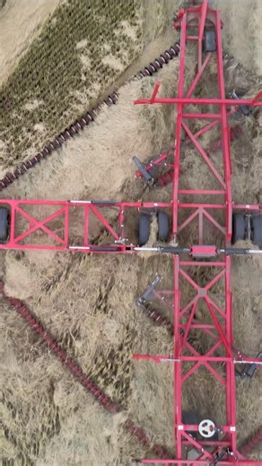 California’s rice fields? Mostly sushi rice. The Delta? Mainly long-grain. Either way, The Beast tackles stubble management, seedbed preparation, leveling, and more. 🌾😎 #californiarice #ricefarming #deltafarming #deltarice #ricefarm | Humdinger Equipment