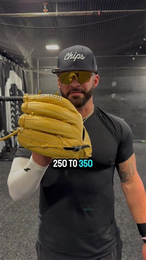 When it comes to choosing between the Wilson A1000, A2000, and A2K baseball gloves, the differences come down to leather quality, break-in time, and longevity. The Wilson A1000 is made in the same factory as the higher-end models and offers excellent value for players who need a glove that’s ready almost immediately. It’s perfect for tournaments when you’ve forgotten your glove, for younger players, or for anyone on a budget, and while it won’t last quite as long as the A2000 or A2K, it still ha