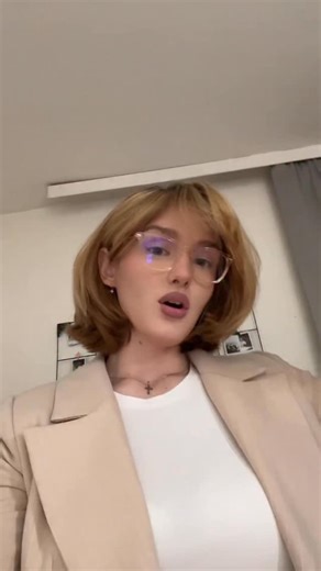 Ilić Milica MUA on Instagram: "Malo o rasveti 💡 Telefon koji koristim - iPhone 13 Pro Max Aplikacija (na App store-u) - Blackmagic cam ➡️ 1. Glavno svetlo: Godox 500c Difuzno platno CH. 16 100 % 5400 K Postavljam ga direktno ispred modela, više od glave spušteno ka dole 45 stepeni (Butterfly / Paramount tehnika) - Ističe jagodice, obe strane lica su podjednako osvetljene što daje na simetriji, u očima se stvara lep odsjaj (catchlight) ➡️2. Dodatno svetlo: Godox MS300 V Godox SB - FW 95 Softbox 