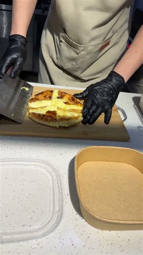 New York’s Famous Cheese Paratha | Crispy, Cheesy & Irresistible Street Food