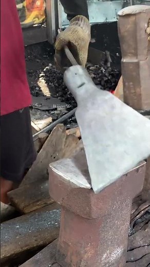 The Rhythm of the Anvil: Shaping a Traditional Spade 🔨