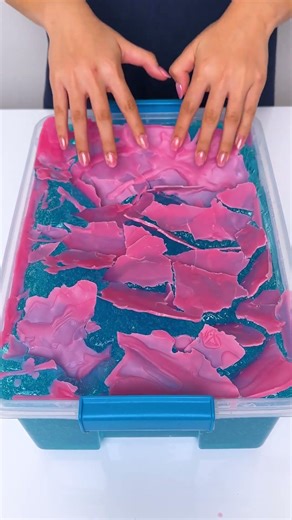 Testing Wax in Slime… Bad Idea? 🕯️
