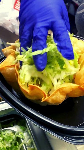 The only layers we care about this winter are of the tasty variety, like our Grilled Chicken Taco Salad: 👇👇 ✔️Slow cooked refried beans ✔️Grilled chicken ✔️Fresh lettuce ✔️Shredded cheese ✔️Diced tomatoes ✔️Scratch-made guac ✔️Sour cream, olives, and PARM dust! ✨ | Jimboy's Tacos