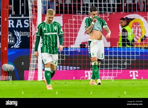 26.09.2025, Allianz Arena, Muenchen, GER, DFB, FC Bayern Muenchen vs. SV Werder Bremen, im Bild Marco Friedl (Werder Bremen #32) entt?uscht/enttaeuscht/traurig/dissapointed Foto ? nordphoto GmbH/Straubmeier DFL regulations prohibit any use of photographs as image sequences and/or quasi-video Stock Photo - Alamy