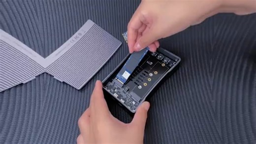 见过能组RAID的硬盘盒吗？一份数据两份保障，太香了！#电脑外设#电脑扩容#固态硬盘#磁盘阵列#优越者移动硬盘盒