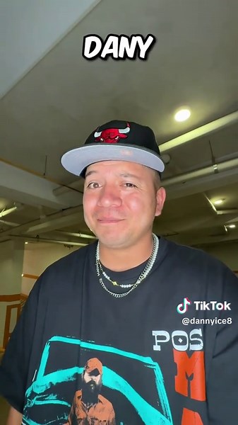 Dani conoce a su YouTuber favorito en una sorpresa emocionante