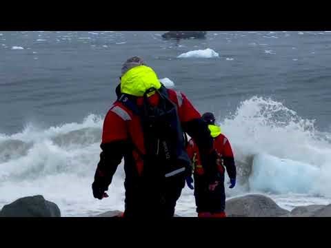 ICEBERG CALVING & A MINI TSUNAMI - ANTARCTICA. A Sandy & Jack Video.
