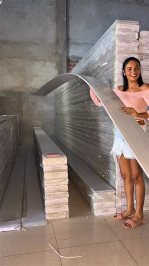 ¡Las placas de PVC no se pegan directamente en tus techos! Éstas necesitan de una estructura para su instalación y esta estructura se elabora con nuestros perfiles 😃🙌🏼 Quién DURAMAX tenemos todo para la instalación de tu CIELO falso de PVC, perfilería, cornisas y pernos 📍 Encuéntranos en el Cuarto Anillo Av. Los Penocos (Calle 2) / Radial 10 FABRICA DE PVC DURAMAX 📲 Más información y cotizaciones: ✅ARACELI (634-40715) https://wa.link/ssvimj ✅MARCO (634-43684) https://wa.link/9o0z31 ✅ELIZABE