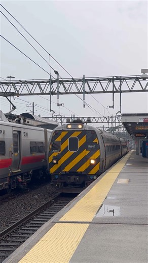 Hartford Line Train #462 pulls out of New Haven en route to Springfield #railfanning #amtrak #train
