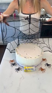 Tablecloth transforms cake | Alexia Anders