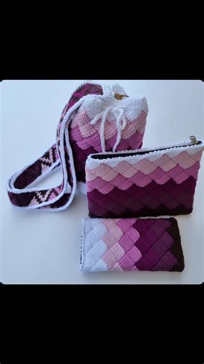 Hook, Yarn, Crochet and I on Instagram: "Entrelac Crochet Purses Set Catania yarn from @schachenmayr Crochet mobile phone cover, clutch and mini bucket bag set. #crochet #entrelac #entrelacpurse #entrelacphonecover #entrelacbucketbag #wayuubagstrap #handmade #crochetersofinstagram #crochetdubai #catalina #scachenmayr"