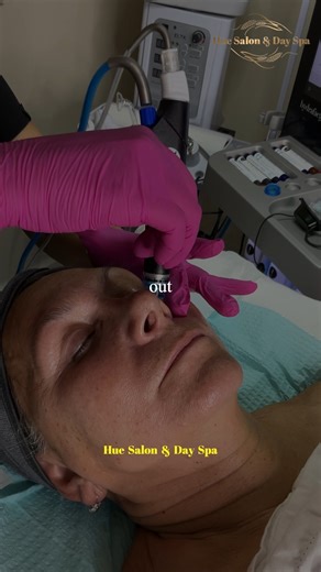 Facial Christmas vibe ________________________ 📅 𝗕𝗼𝗼𝗸 𝘆𝗼𝘂𝗿 𝗮𝗽𝗽𝗼𝗶𝗻𝘁𝗺𝗲𝗻𝘁 𝘁𝗼𝗱𝗮𝘆 𝗮𝗻𝗱 𝗲𝘅𝗽𝗲𝗿𝗶𝗲𝗻𝗰𝗲 𝘁𝗵𝗲 𝗱𝗶𝗳𝗳𝗲𝗿𝗲𝗻𝗰𝗲 𝗮𝘁 𝗛𝗨𝗘’𝗦 𝗦𝗔𝗟𝗢𝗡 & 𝗗𝗔𝗬 𝗦𝗣𝗔! 📞 Contact Us: (239) 254-1110 🌐 Visit Our Website: huesalonspa.com 📍 Address: 13585 Tamiami Trail N Suite 17 Naples, FL 34110 𝐇𝐔𝐄’𝐒 𝐒𝐀𝐋𝐎𝐍 & 𝐃𝐀𝐘 𝐒𝐏𝐀 – 𝐖𝐡𝐞𝐫𝐞 𝐁𝐞𝐚𝐮𝐭𝐲 𝐌𝐞𝐞𝐭𝐬 𝐏𝐞𝐫𝐟𝐞𝐜𝐭𝐢𝐨𝐧! #huesalonanddayspa #huesalon #huespa #pmu | Hue Salon & Day Spa