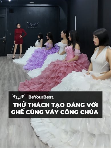 Công Chúa Nhà BYB Tạo Dáng Độc Đáo Với Ghế