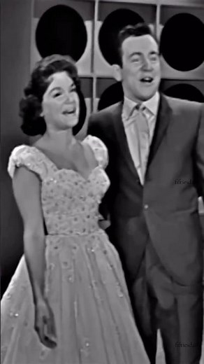 Connie Francis and Bobby Darin singing ‘You Make Me Feel So Young’ live (1960)🖤#oldmusic #classic