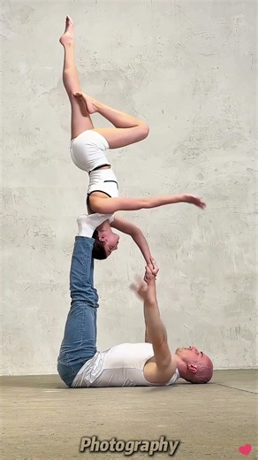 odel poses for photoshoot📸#balletphotography #rhythmicgymnastics #dancephotography #dress