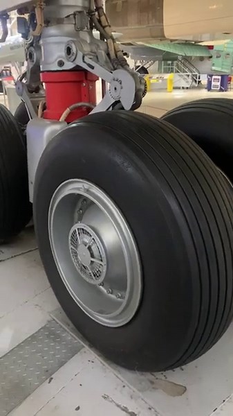 How BIG is the Size of an Airplane's Wheel?