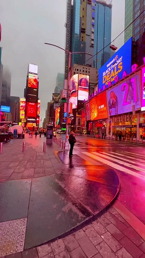 Hello New York City 🗽🇺🇸❤️ Hello Times Square 🌧️🌨️🫶🏻❤️ #timesquare #centralpark #spynyc #unitedstates #Manhattan #nyclife #freedom #BrooklynBridge #amerca #usa #