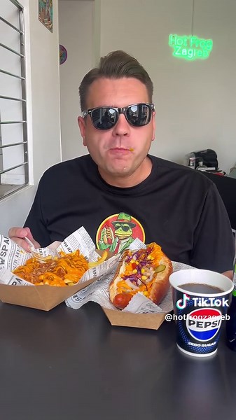 Mario uživa u ukusnoj hrani u Zagrebu