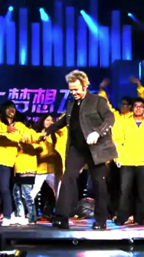 50 People Magically Vanish in Stunning Illusions