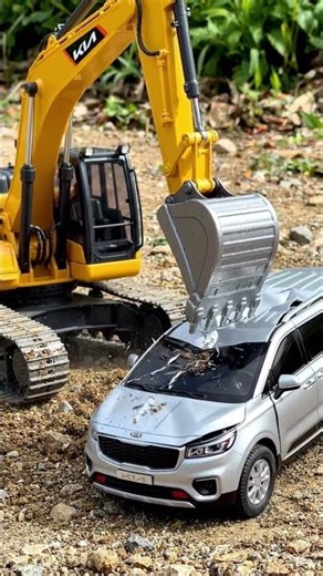 RC EXCAVATOR vs KIA CARNIVAL: Epic Crushing & Destruction! 😱