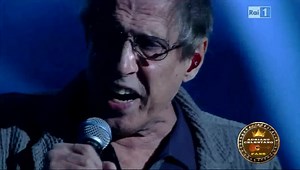 #LASTORIA ADRIANO DA GIANNI "SANREMO 2012" SFESTIVAL DI SANREMO 2012: ADRIANO CELENTANO SCOMUNICA LA CHIESA E FA LA PREDICA ALL’ARISTON Così parlò il Molleggiato. Tra lingue di fuoco, bombe, sirene e sparate colossali (le sue), ieri sera nel tempietto sacro della musica italiana è andata in onda la predica di Adriano Celentano, super ospite e guru del Festival di Sanremo 2012. Il cantante, sguinzagliato in Rai dopo una lunga assenza, ha svuotato il caricatore delle invettive contro tutto e tutti