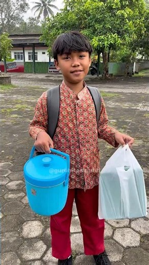 This student was alone in class and forgot to bring pocket money #shorts