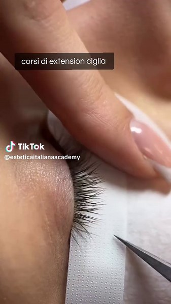 corsi estetica professionale, corsi trucco permanente, corsi microblading sopracciglia, corsi extension ciglia, corsi nail art professionali, formazione estetica avanzata, corsi beauty professionali ✨ #Italia