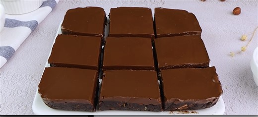 Vegan No-Bake Brownies Recipe (With Almonds and Hazelnuts!)
