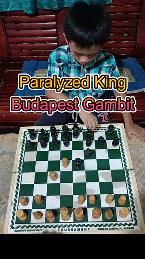 Paralyzed King Budapest Gambit #chess #check #trap #viral #viralvideo #viralreels | GeozanMoves