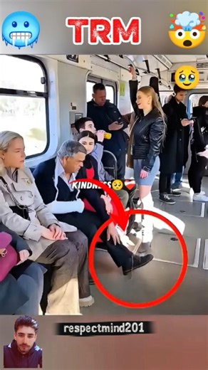 kindness ia helping hand of humanity 🤯❤‍🩹 #goals #respect #humanity #kindness #trending #shorts #sad