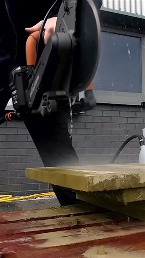 2.5K views | The Evolution R260DCT-Li Cordless Disc Cutter brings serious cutting power to the site, with built-in water suppression keeping dust down and results clean. @steve_and_alex_bricklaying shows how easily it handles slab work. Pre-order Here: https://bit.ly/44EgVjB #EvolutionPowerTools #DiscCutter #Concrete #SlabCutting #tradetools | Evolution Power Tools - UK | Facebook