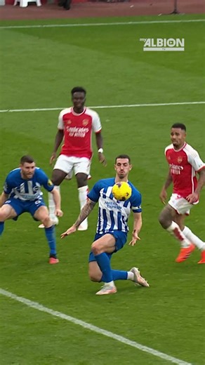 The ICONIC Dunky Chest Pass! 👏 #brightonandhovealbion