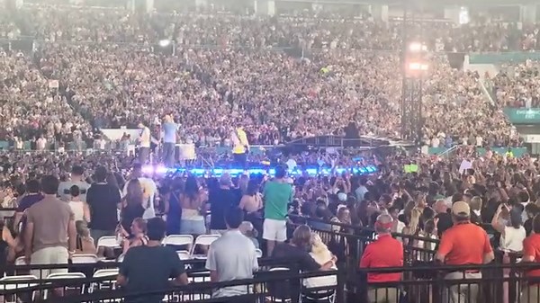 Coldplay – Viva La Vida (Live in Miami, June 26, 2025)