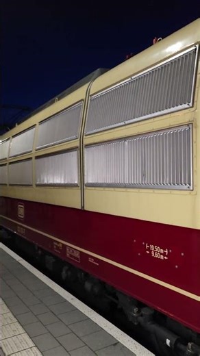 BR 103 113 Kultlok Details IC Sonderzug Konstanzer Bahnhof am Bahnsteig auf Gleis 2 Abends BR103 E03