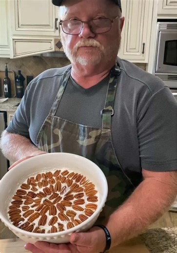 Delicious Grape Salad Recipe with Cream Cheese and Pecans