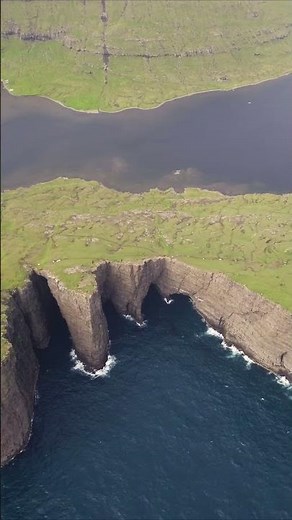 Îles Féroé vues à vol d'oiseau. Vidéo de drone en 4k