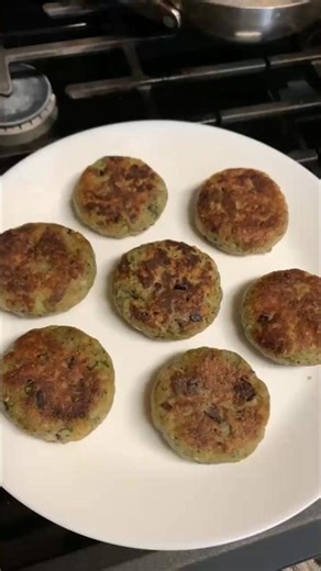Healthy Breakfast Recipe Spinach Oats And Potato Cutlets #shorts #food #recipe #cooking #oatsrecipe