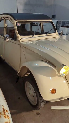 2 CV #classiccars #automobile #classic #voituresanciennes #mechanic #voyage #fast #2cv #citroen