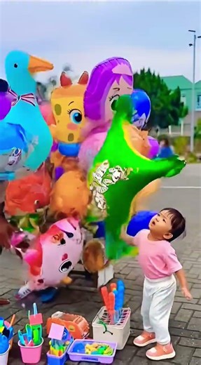 Cute Helium Balloons On The Street Turns Into Spooky Balloons😨😳🎈🎈 #balloons #lobo #heliumballoons