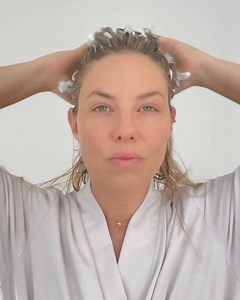 92K views · 83 reactions | « J'adore cette mousse volumisante ! Le volume tient toute la soirée et ne laisse pas de dépôt dans les cheveux ! Je la recommande sans hésiter » - Alexandra D. | Design.ME | Facebook