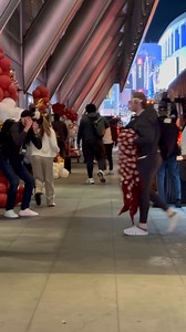 Alabama arrives in Los Angeles | Rosie Langello