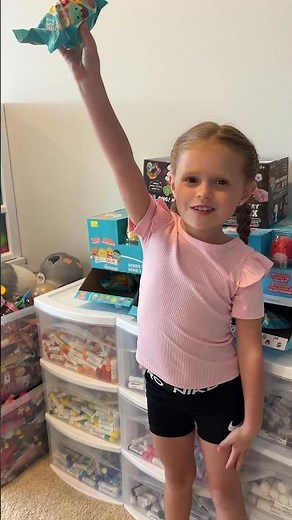 OPENING A MYSTERY SQUISHMALLOW PACK WITH ‪@HallieOnStage114‬ !! 🤫😱 #shorts