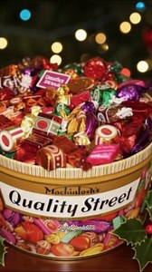 When my kids ask what Christmas was really like in the 80s… I wish I could bottle up the feeling. The lights, the tinsel, the excitement you could practically breathe in. We didn’t need much…just family, magic, and those simple moments were the greatest gifts of all. 🎄✨ If you grew up in that era… you know exactly what I mean. #80sChristmas #RetroHoliday | RetroBlonde075