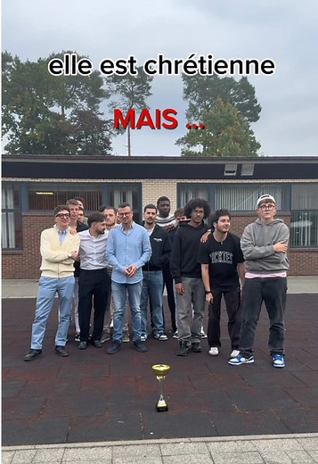 « Elle est chrétienne mais… » 👀 Les gars ont dû faire un choix difficile ! Ils valident ✅ ou ils quittent le cadre 🚪😂 Alors, surpris par leurs réponses ? 😏